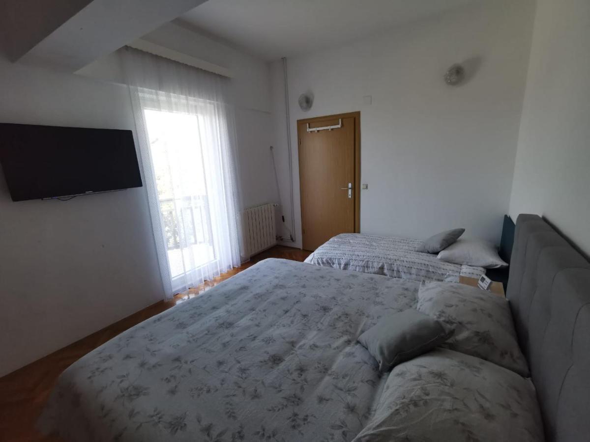 Apartment Cirko Каштела Екстер'єр фото