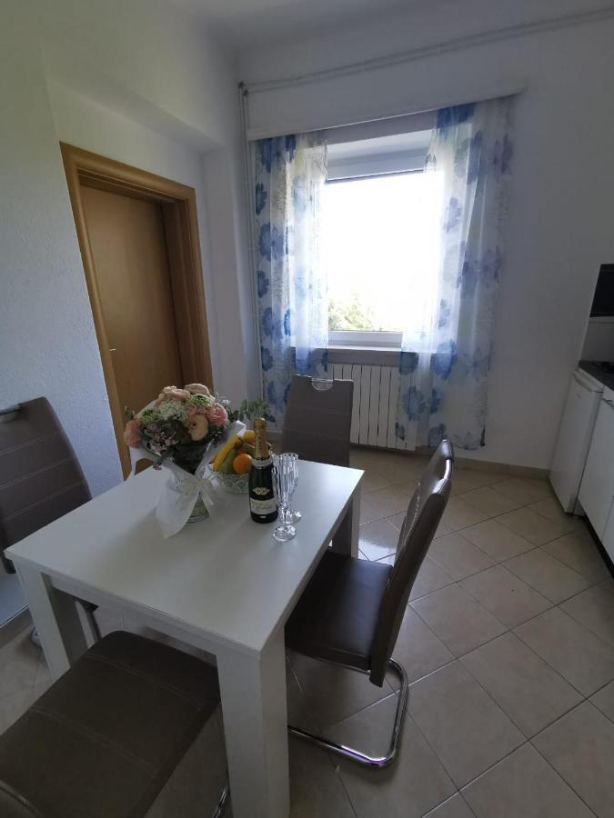 Apartment Cirko Каштела Екстер'єр фото