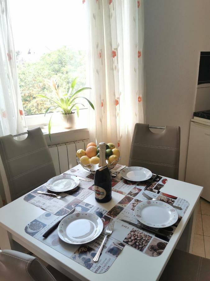 Apartment Cirko Каштела Екстер'єр фото